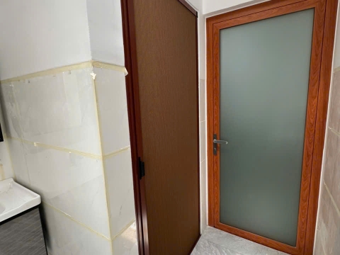 Nhôm xingfa màu vân gỗ và khung bảo vệ màu vân gỗ nhà Chị My - Bà Tô 