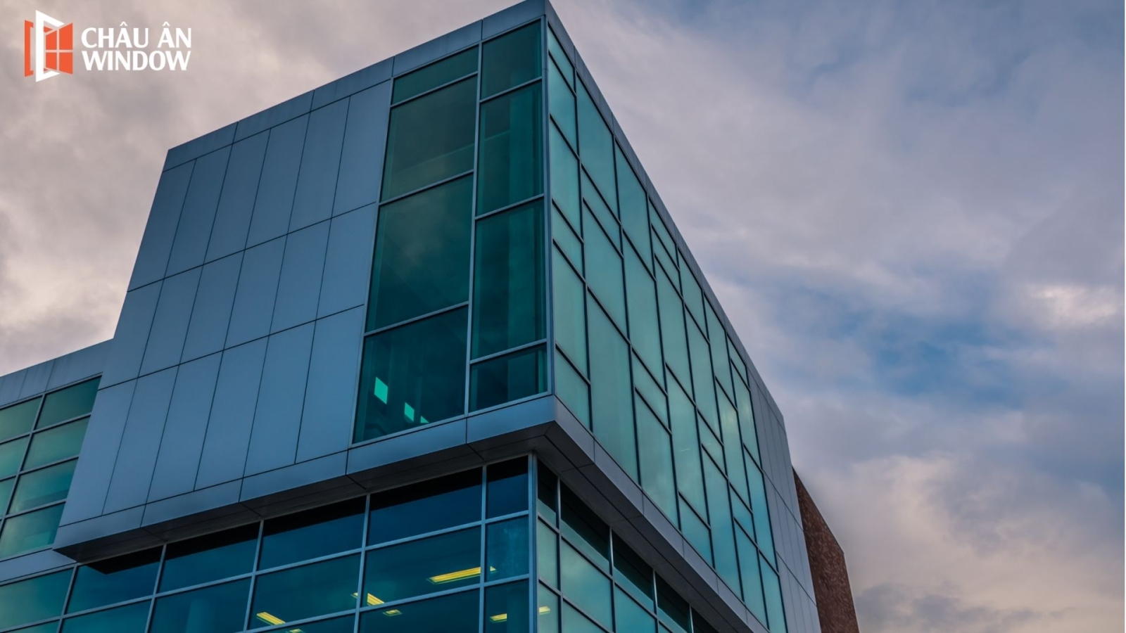 Mặt dựng kính toàn phần cho công trình xanh năm 2025